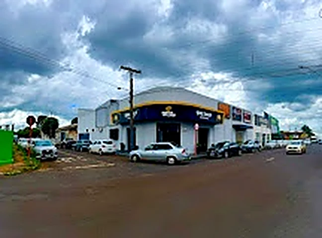 Fachada da Ramos de Lima Bike Shop, na esquina da Rua Nizo Jaime de Gusmão em Rio Verde